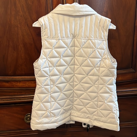 Cream colored puffy vest, very good condition. - Picture 4 of 6